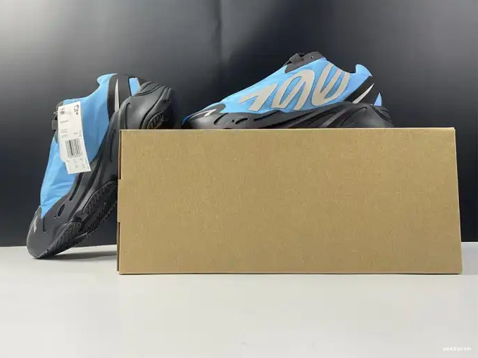 'Bright Cyan' GZ3079 Boost Yeezy 700 ADIDAS MNVN 0702